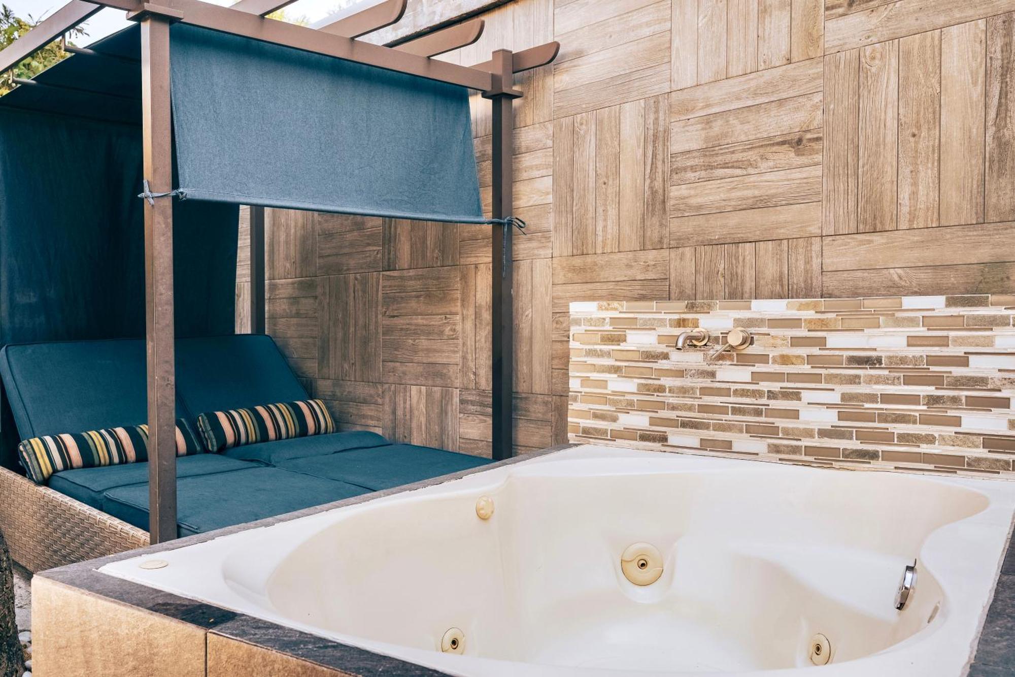 Loft Arte Y Diseno Alberca Climatizada, Amenidades Y Lujo, Terraza Privada Con Asador De Carbon, Cuernavaca Somos Los Unicos Que Te Ofrecemos Para Tu Uso Personal Y Exclusivo 2 Jacuzzis Con Agua Caliente Y Sistema De Hidromasaje Tipo Spa Exterior foto